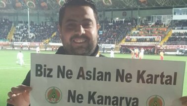 Alanyaspor-Galatasaray maçında şaşırtan pankart!