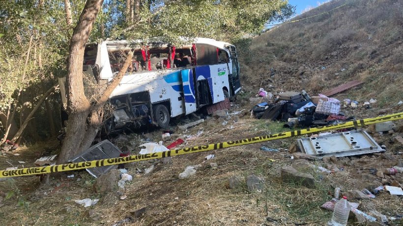 Yozgat'ta yolcu otobüsü şarampole uçtu: 12 ölü 19 yaralı var