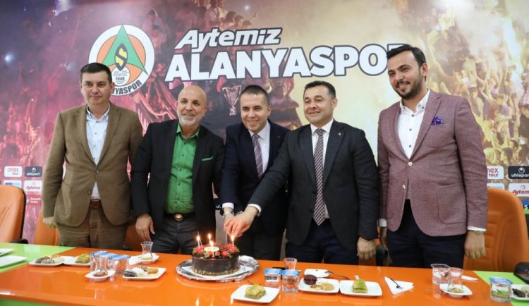 Adem Murat Yücel Alanyaspor'u ziyaret etti