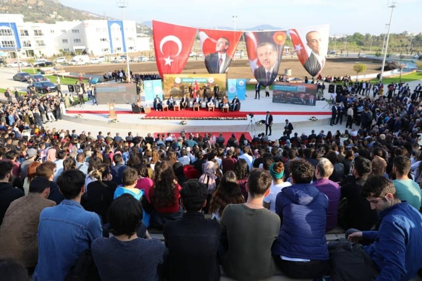 ALKÜ Kampüsünde Bakan Çavuşoğlu, Yücel ve Diriliş Ertuğrul şovu