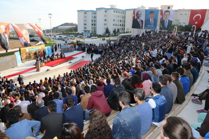 ALKÜ Kampüsünde Bakan Çavuşoğlu, Yücel ve Diriliş Ertuğrul şovu