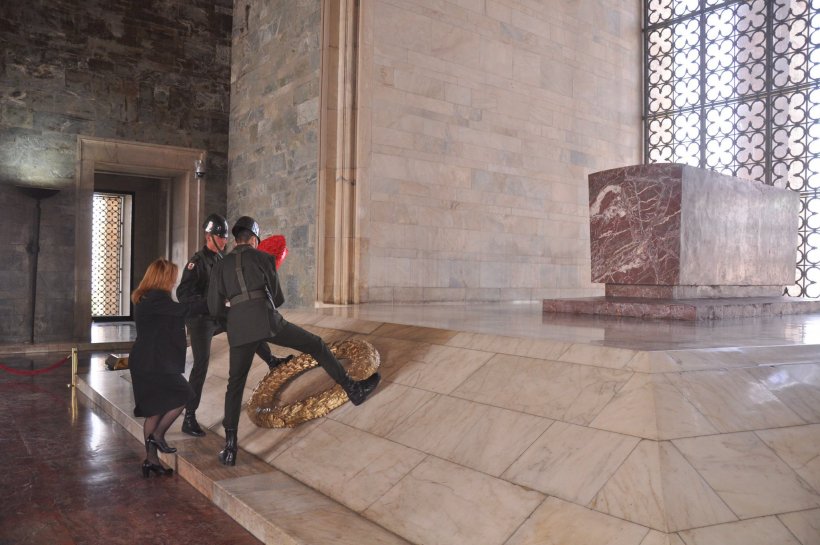 ADD Alanya Anıtkabir'de: Türk Milleti bütün güçlükleri yenmiştir ve yenecektir