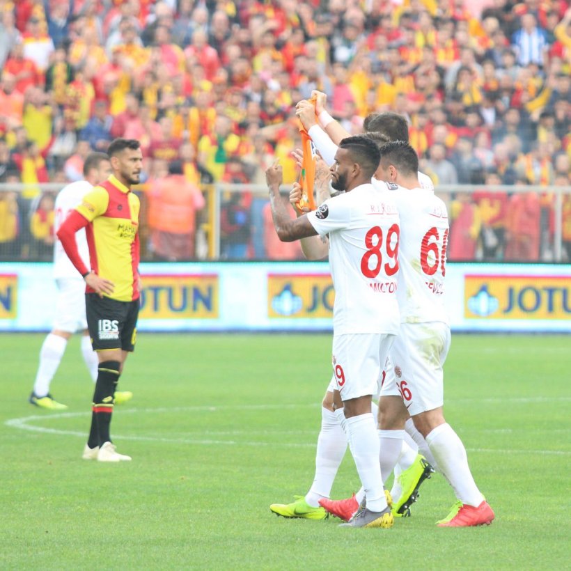 Antalyaspor'un golü Josef Sural'a yazıldı: İşte Duygulandıran Anlar