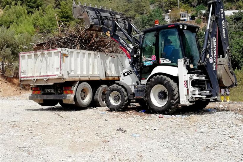 Alanya Belediyesi 4 günde tonlarca atık topladı