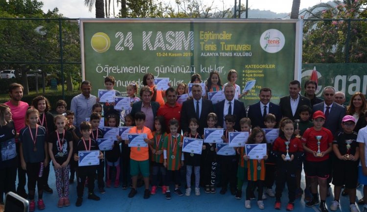 Eğitimciler Tenis Turnuvası sone erdi: Dereceye giren isimler