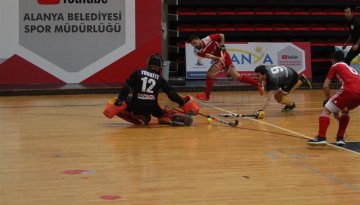 Erkekler Salon Hokeyi, Atatürk Spor Salonu’nda başladı.