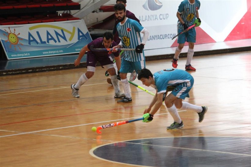 Erkekler Salon Hokeyi, Atatürk Spor Salonu’nda başladı.