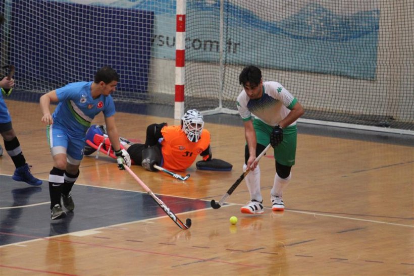 Erkekler Salon Hokeyi, Atatürk Spor Salonu’nda başladı.