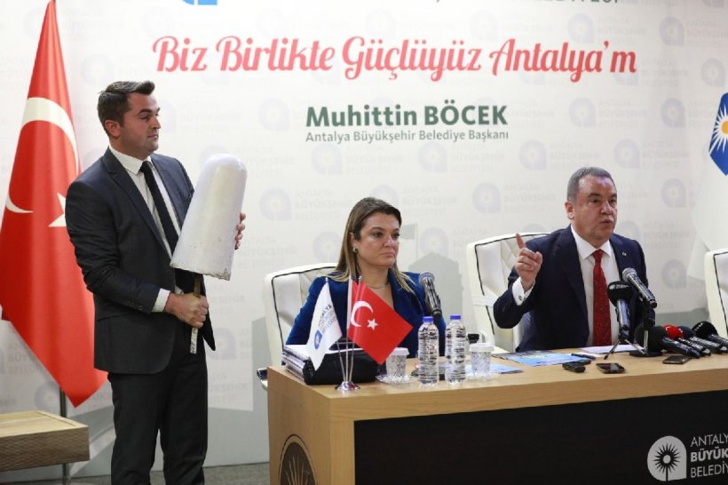 Başkan Böcek ifşa etti: Türel'den geriye kalan büyük 'duba'