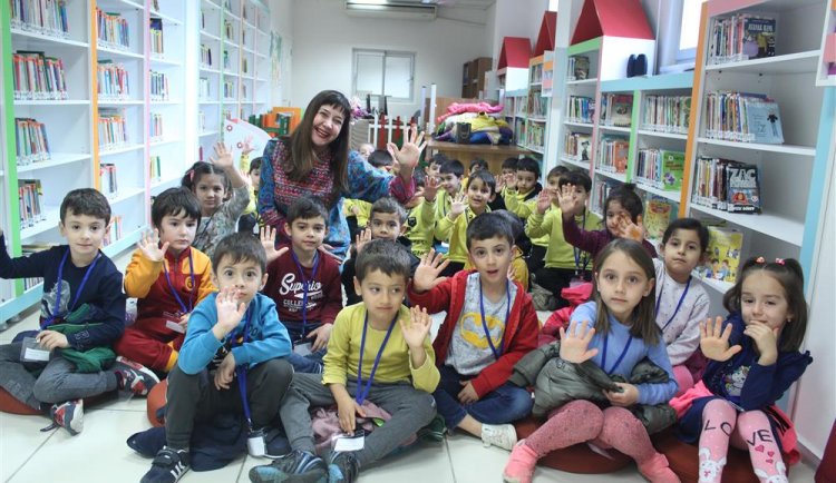 Hacıkura Kütüphanesi'nde çocuklara masal ziyafeti