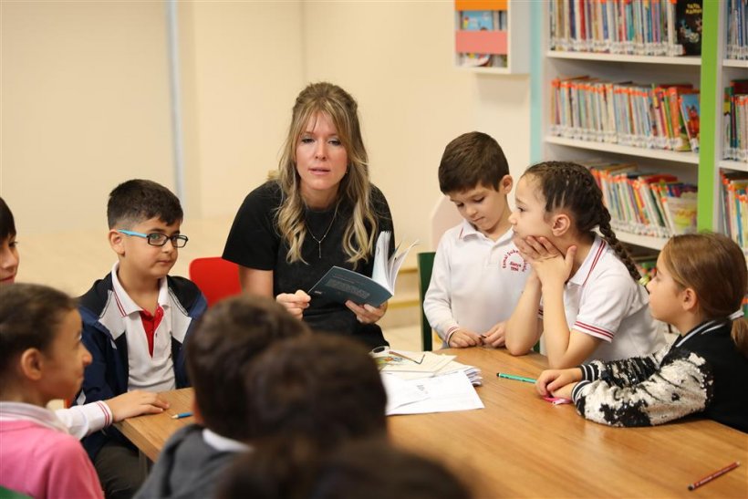 Hacıkura Kütüphanesi'nde çocuklara masal ziyafeti