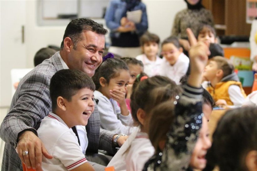 Hacıkura Kütüphanesi'nde çocuklara masal ziyafeti