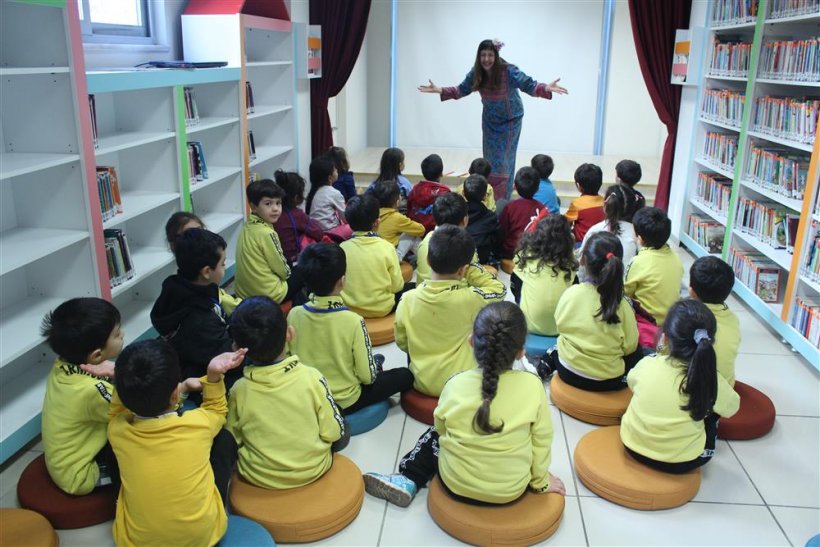 Hacıkura Kütüphanesi'nde çocuklara masal ziyafeti