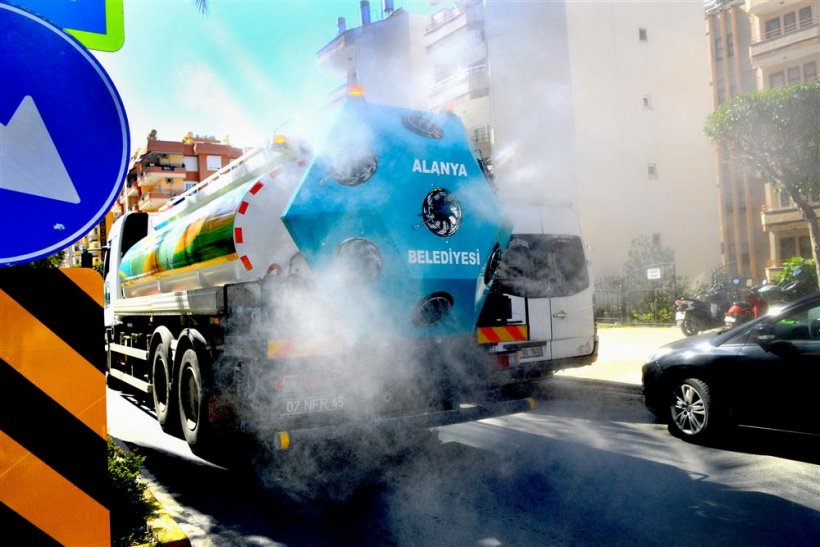 Alanya Belediyesi Hafta sonu dezenfekte çalışması yaptı