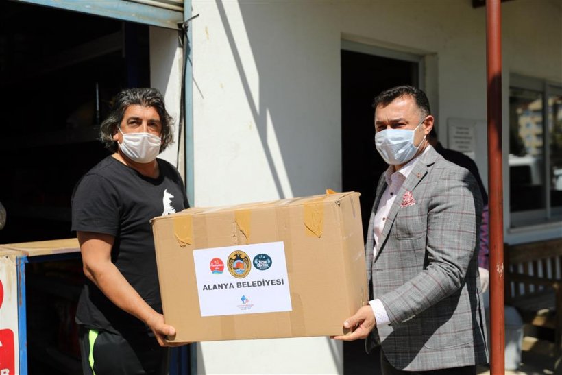 Çin'den Alanya'ya 10 bin ateş ölçer ve maske jesti