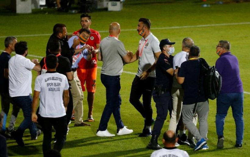 Alanyaspor - Trabzonspor maçında çirkin olay