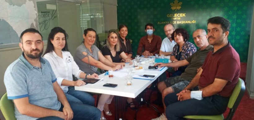 Alanya Hayvan Hakları Hareketi toplantısına Gelecek Partisi ev sahipliği yaptı