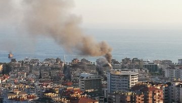 Son dakika: Nehir Apart Otel yanıyor