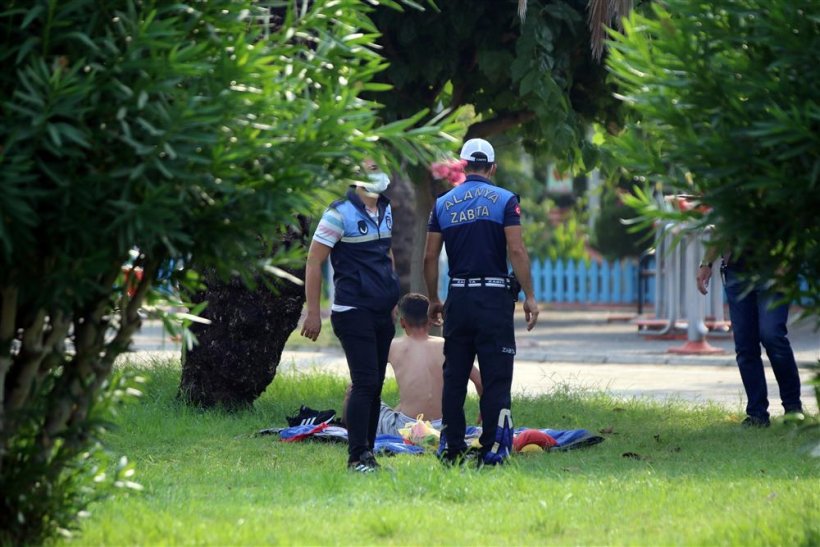 Alanya Zabıta Ekiplerinde 'Çimen Otel' denetimi