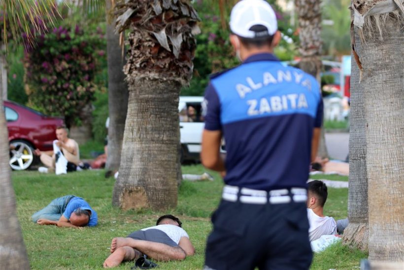 Alanya Zabıta Ekiplerinde 'Çimen Otel' denetimi