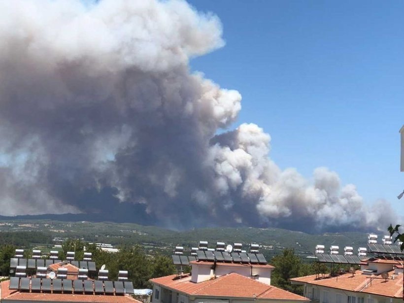Manavgat'ta Yangın Büyüyor: Koca Şehir Yanıyor