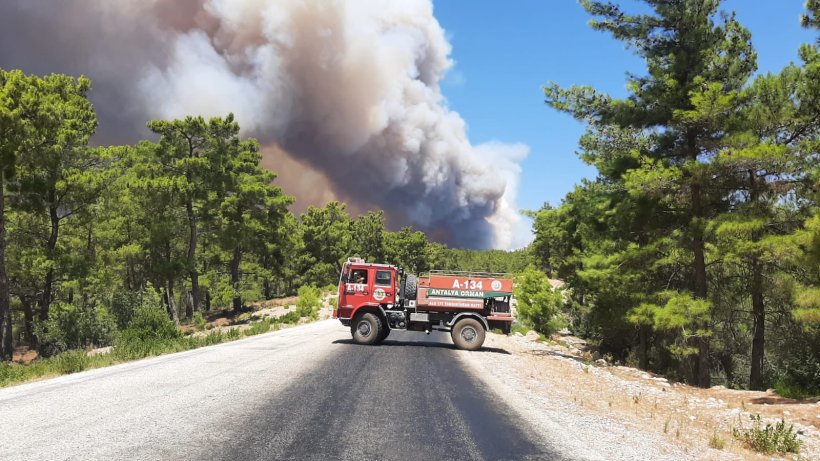 Manavgat'ta Yangın Büyüyor: Koca Şehir Yanıyor