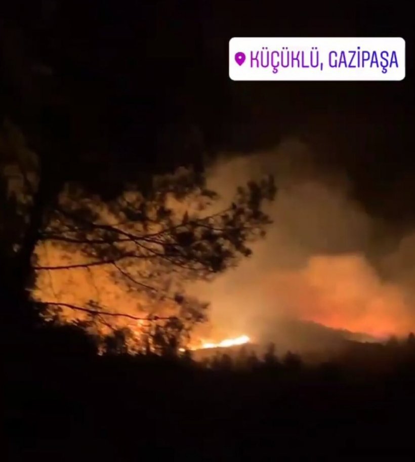 Gazipaşa'da 4 farklı noktada yangın