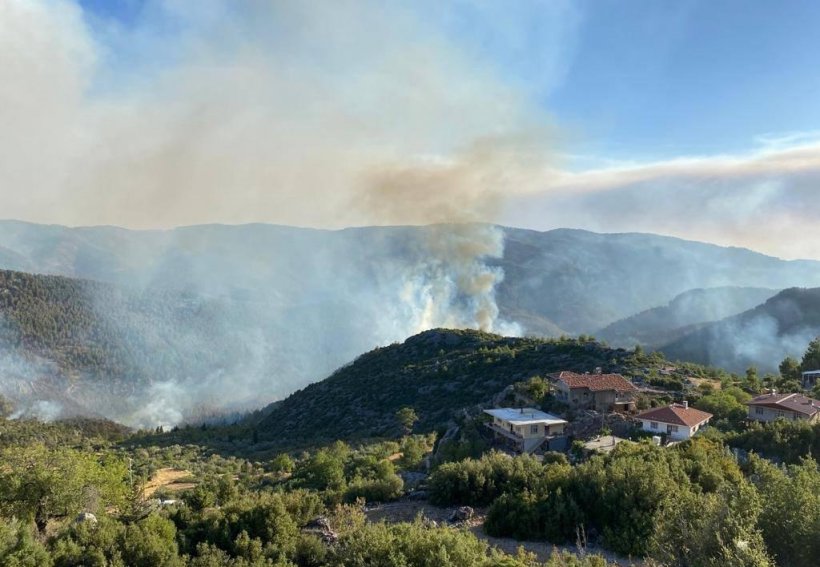 Maalesef Yangın Alanya sıçradı: Güzelbağ'da evler tahliye ediliyor
