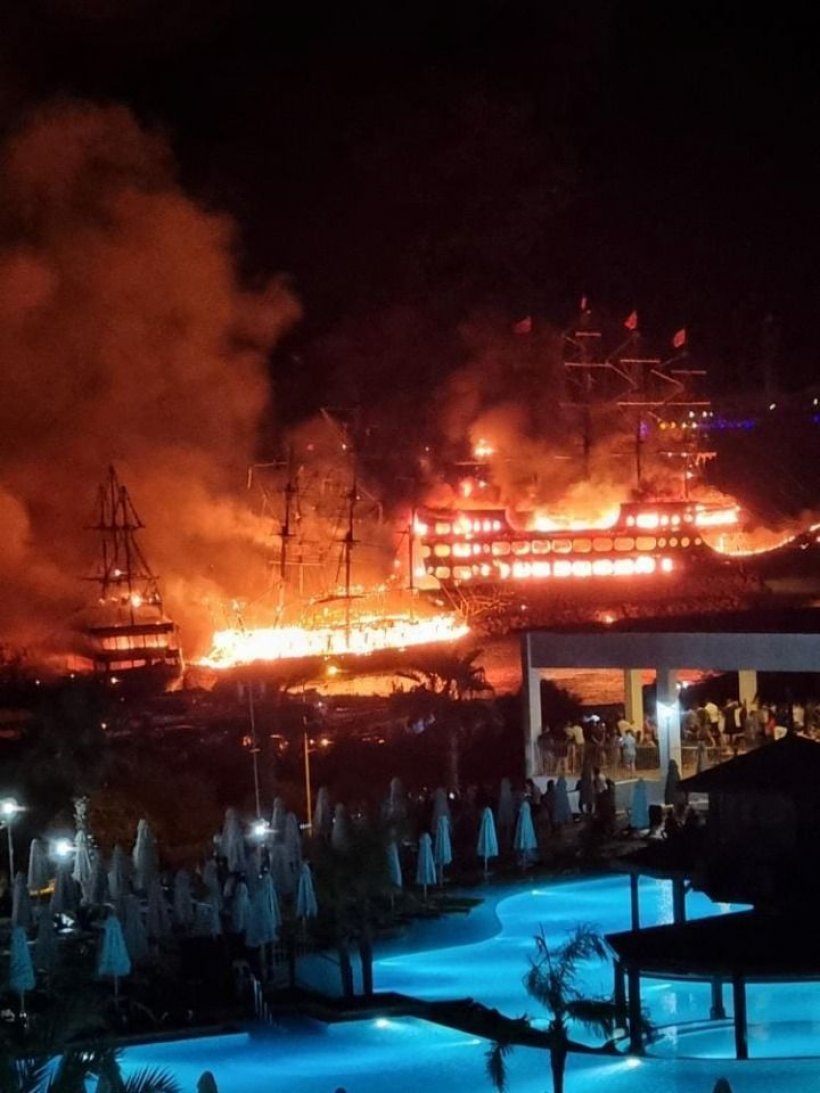 Alanya'da tur tekneleri ateşe verildi!