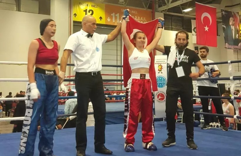 Gurur: Alanyalı genç Azra Dünya Şampiyonu oldu