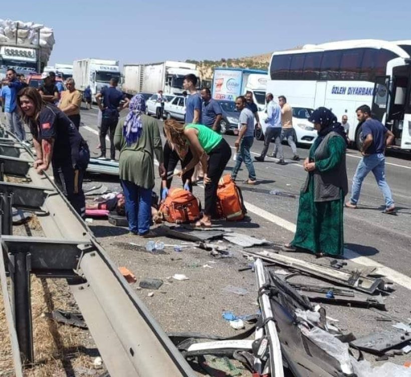 Gaziantep'te meydana gelen kazada 15 kişi yaşamını yitirdi, 22 kişi yaralandı