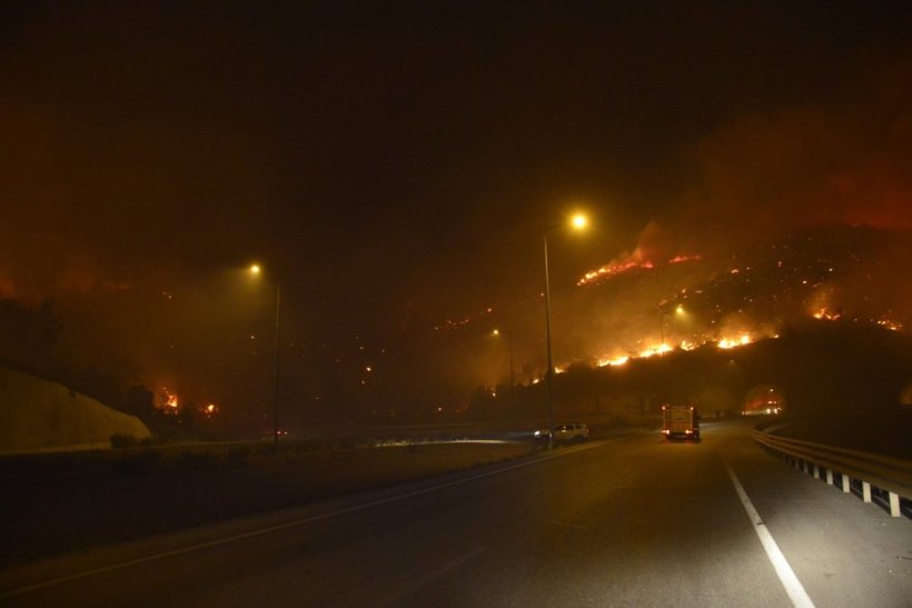 Mersin Yangını Söndürülemiyor! Alevler Silifke'ye sıçradı evler tahliye ediliyor