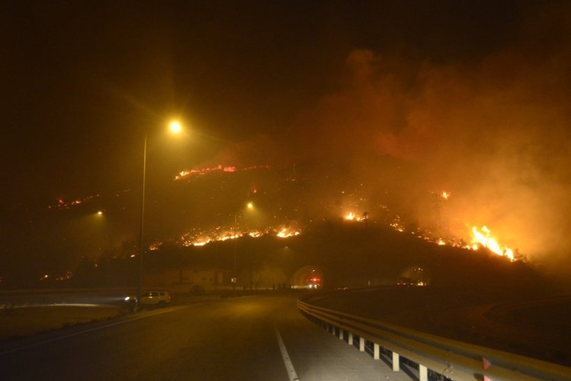 Mersin Yangını Söndürülemiyor! Alevler Silifke'ye sıçradı evler tahliye ediliyor