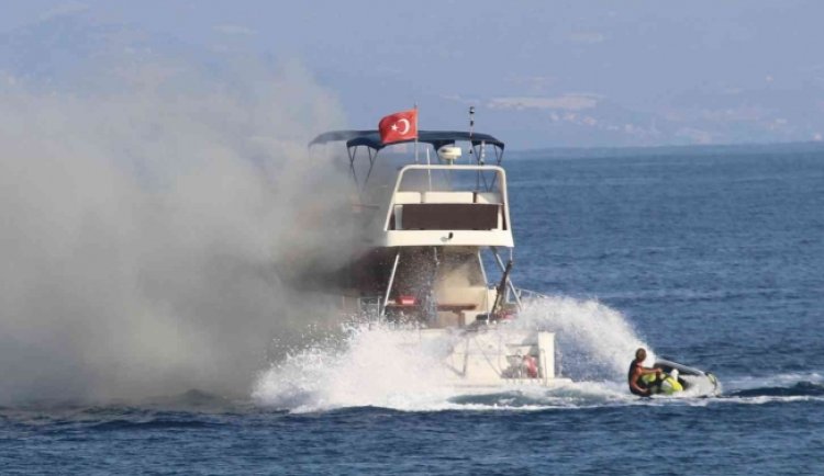 Alanya'da lüks yat kül oldu