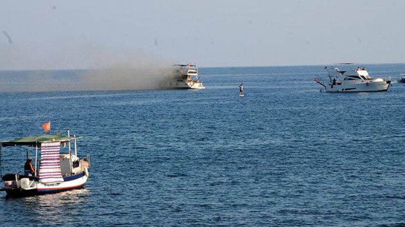 Alanya'da lüks yat kül oldu
