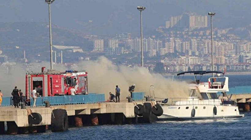 Alanya'da lüks yat kül oldu