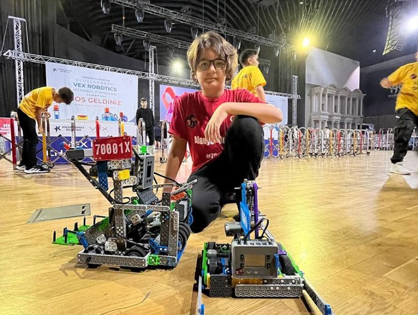 Alanyalı Robotik'ten dünyanın en büyük robotik kodlama yarışmasına damga