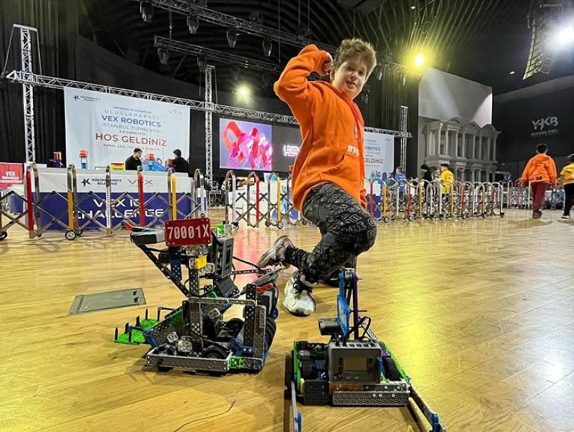 Alanyalı Robotik'ten dünyanın en büyük robotik kodlama yarışmasına damga