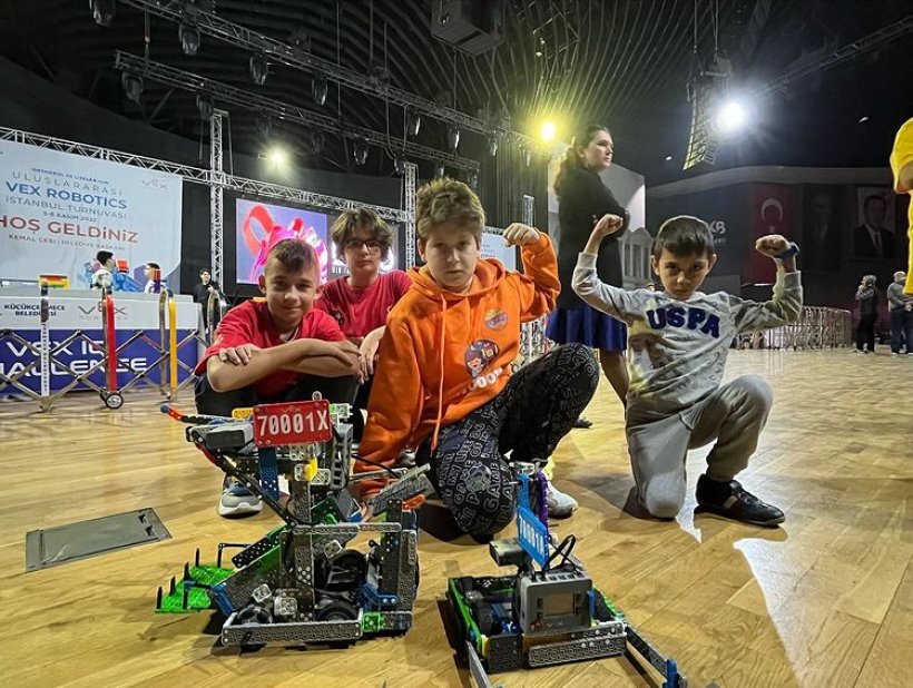 Alanyalı Robotik'ten dünyanın en büyük robotik kodlama yarışmasına damga