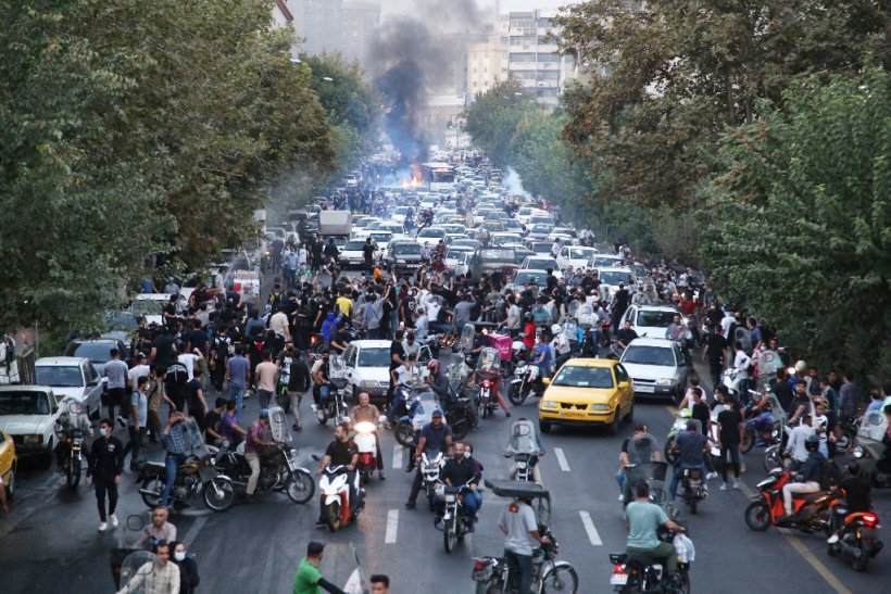 İran'da İrşad Devriyeleri (Ahlak Polisi) lağvedildi