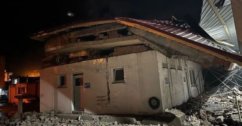 Skandal! Alanya'da cami lojmanı rüzgarda çöktü!
