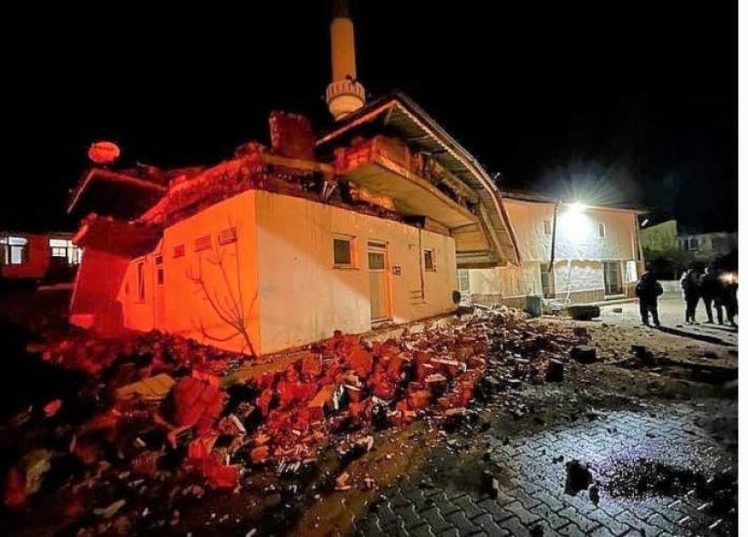 Skandal! Alanya'da cami lojmanı rüzgarda çöktü!