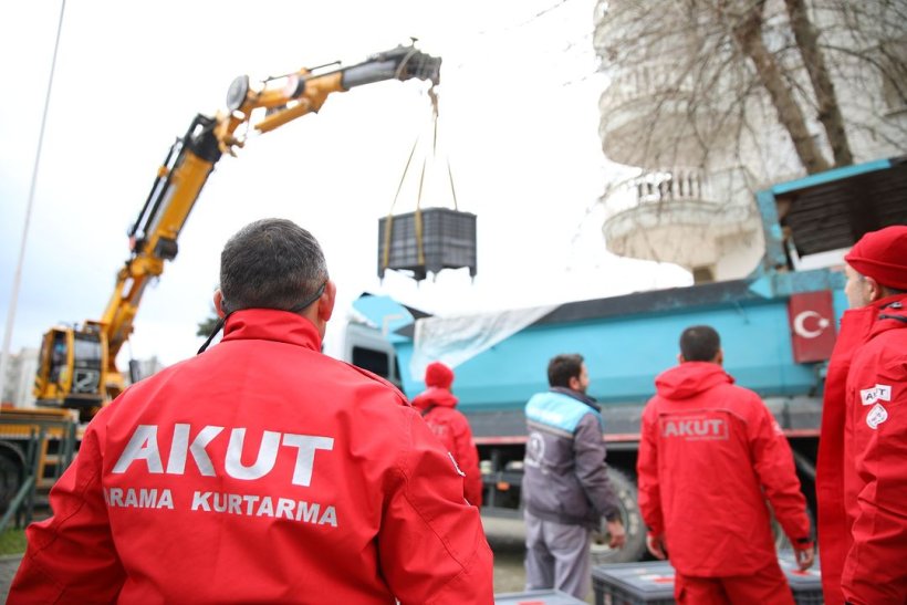 Alanya Belediyesi yardım konvoyu deprem b&ouml;lgesine doğru yola &ccedil;ıktı