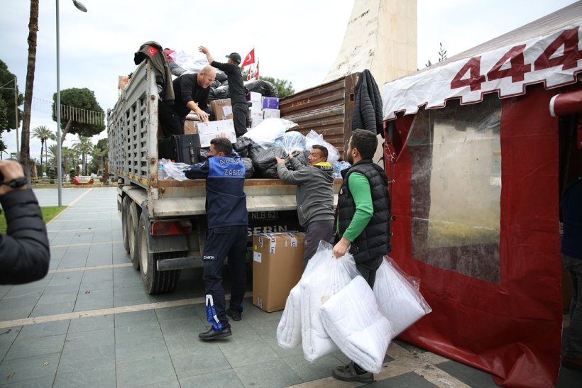 Alanya Belediyesi yardım konvoyu deprem bölgesine doğru yola çıktı