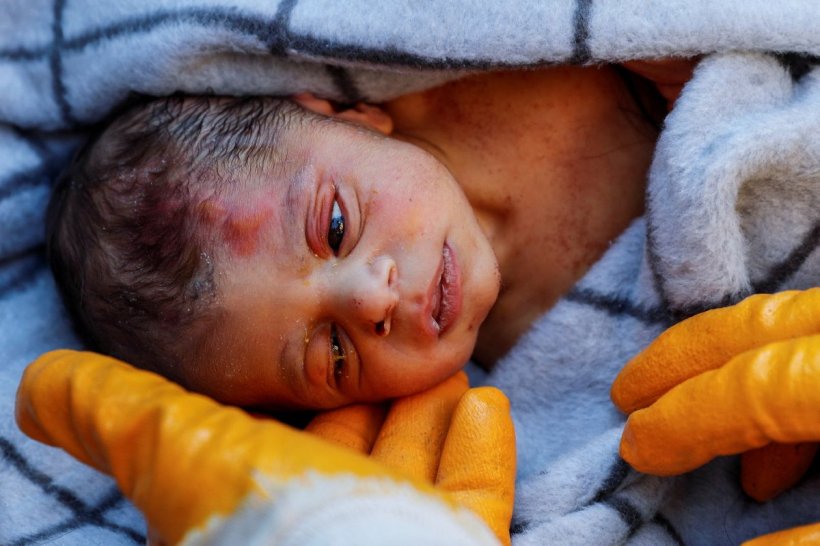20 günlük mucize bebek Kerem 60 saat sonra kurtarıldı
