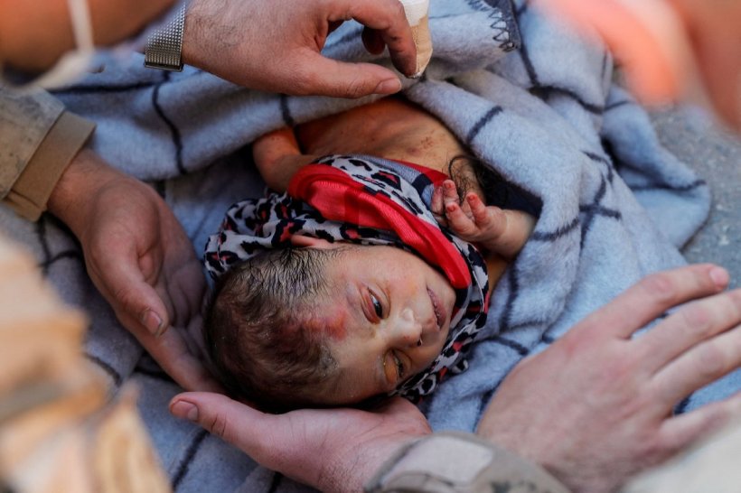 20 günlük mucize bebek Kerem 60 saat sonra kurtarıldı
