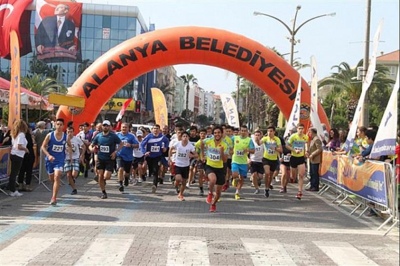 Alanya Atatürk Halk Koşusu başlıyor: İşte trafiğe kapatılacak yollar