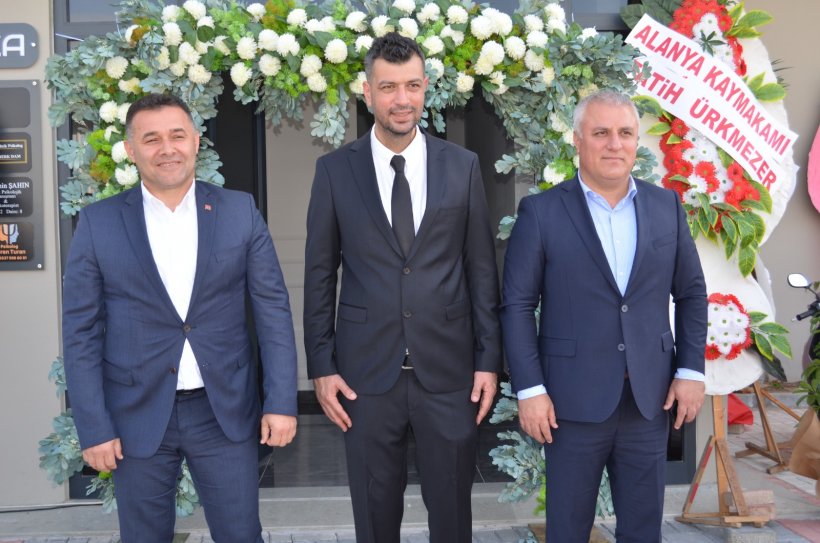 Ortopedi ve Travmatoloji Uzmanı Doç. Dr. Anıl Gülcü'nün özel muayenehanesi açıldı