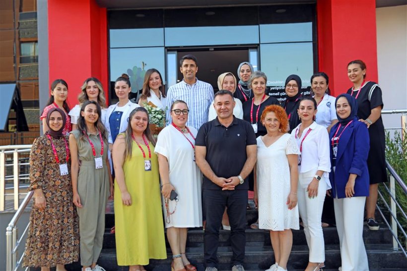 Alanya Belediyesi Kreş ve Çocuk Akademisi ilk mezunlarını verdi