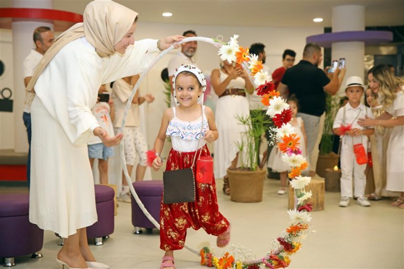 Alanya Belediyesi Kreş ve Çocuk Akademisi ilk mezunlarını verdi